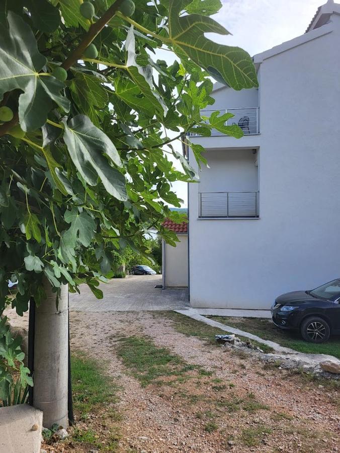 Apartament Vrulja *