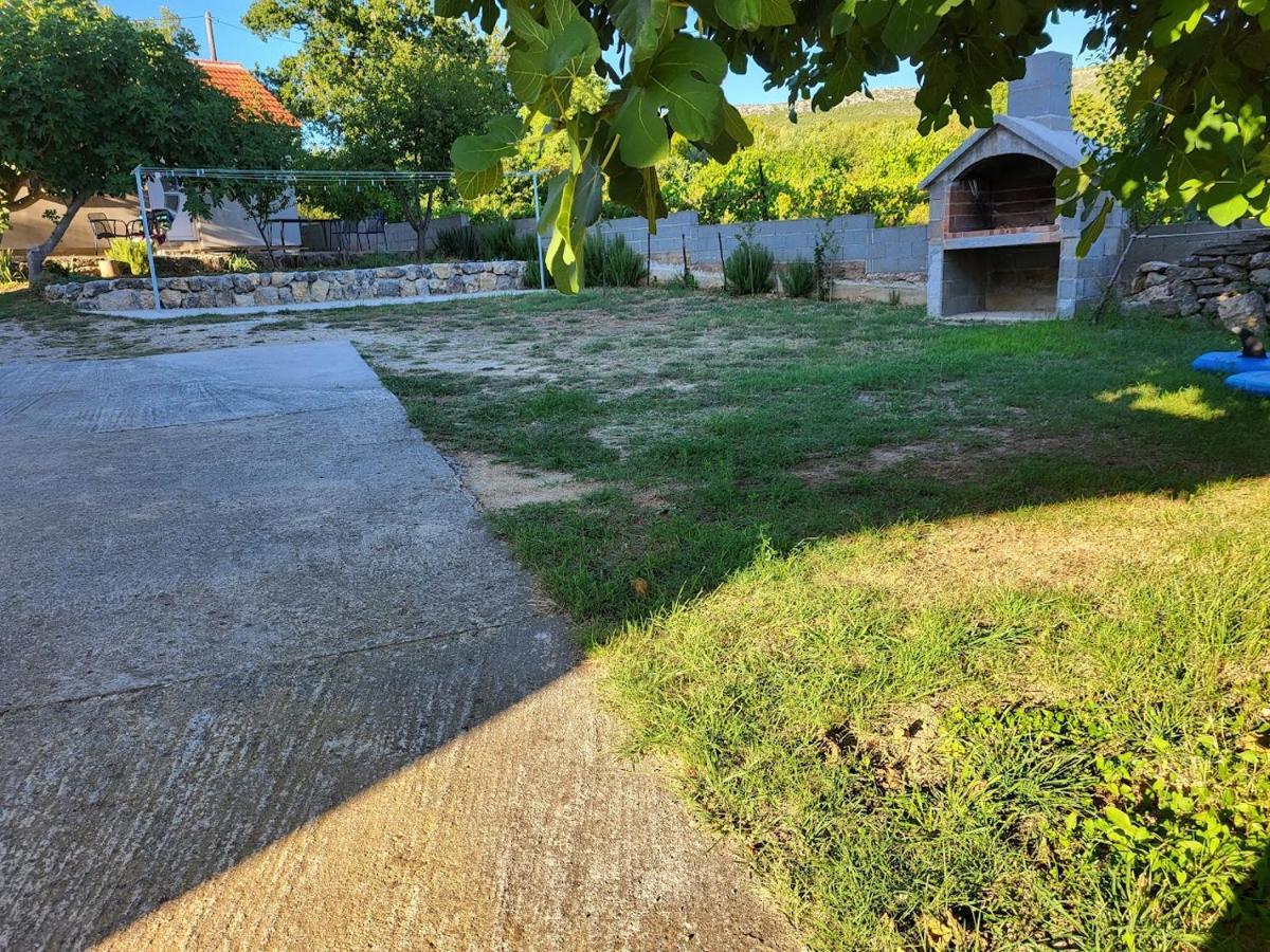 Apartament Vrulja *